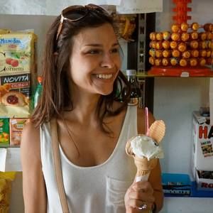 Meet your Posher, Danielle